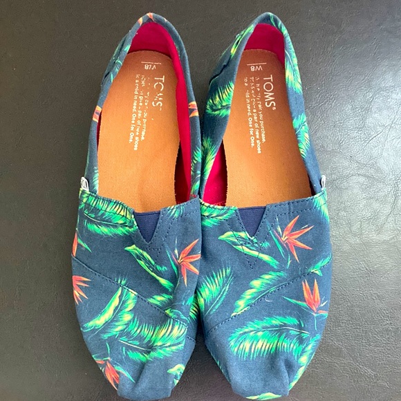 Tom’s Birds of Paradise Slip Ons - Picture 2 of 7